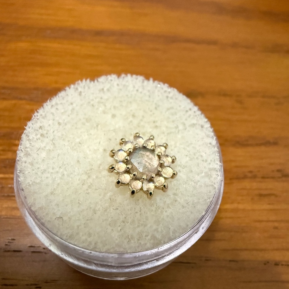 BVLA 14k yellow gold “The Rose” 8mm Labradorite and Moonstone 14g threaded - Picture 4 of 8